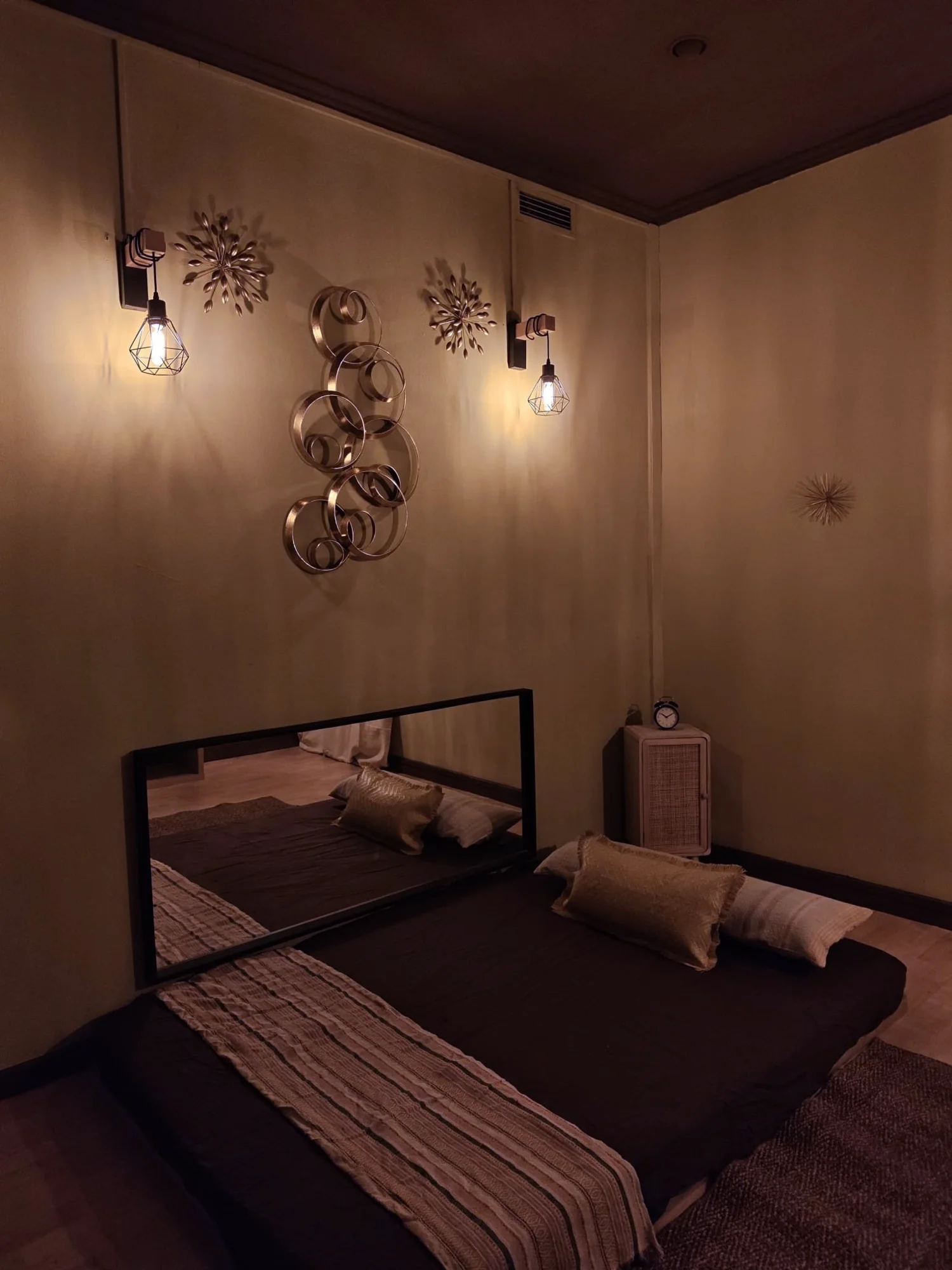 A private room at Ambar Massage Barcelona, with warm lighting, dark curtains and folded towels
